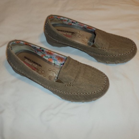 Skechers Shoes - Skechers Relaxed Fit Memory Foam Size 9